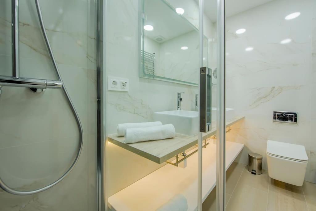 Suara Apartamentos 2 Madrid Exterior photo